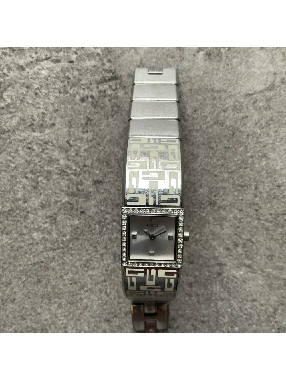 Vintage Guess Womens Bracelet Watch 18mm Silver Tone Case And Band U11523L2 B-Z